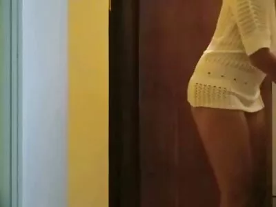 മിയ ഖലീഫയുടെ ആധിപത്യം ഒരു വലിയ കറുത്ത കോഴിയാണ്